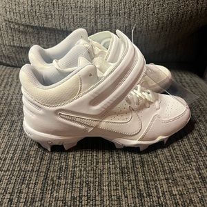 Brand new size 6Y softball/baseball cleats